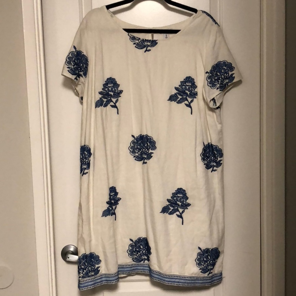 Old Navy Linen-Blend Embroidered Dress